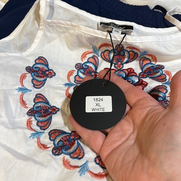 NWT Vivid 1824 open shoulder peasant top with embroidery, size XL - Picture 5 of 5